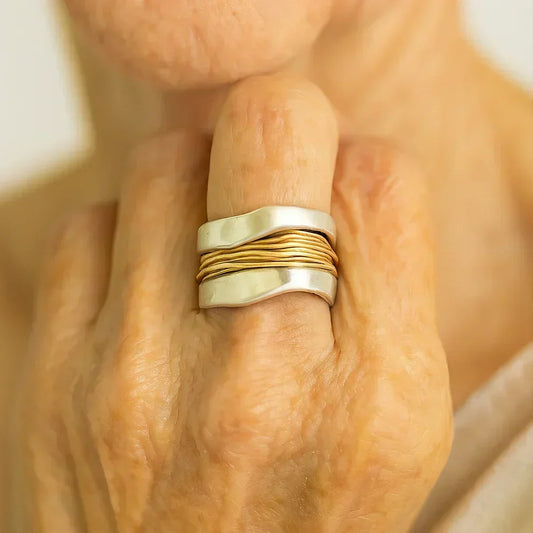 Leonora | Anillo de plata con hilos dorados
