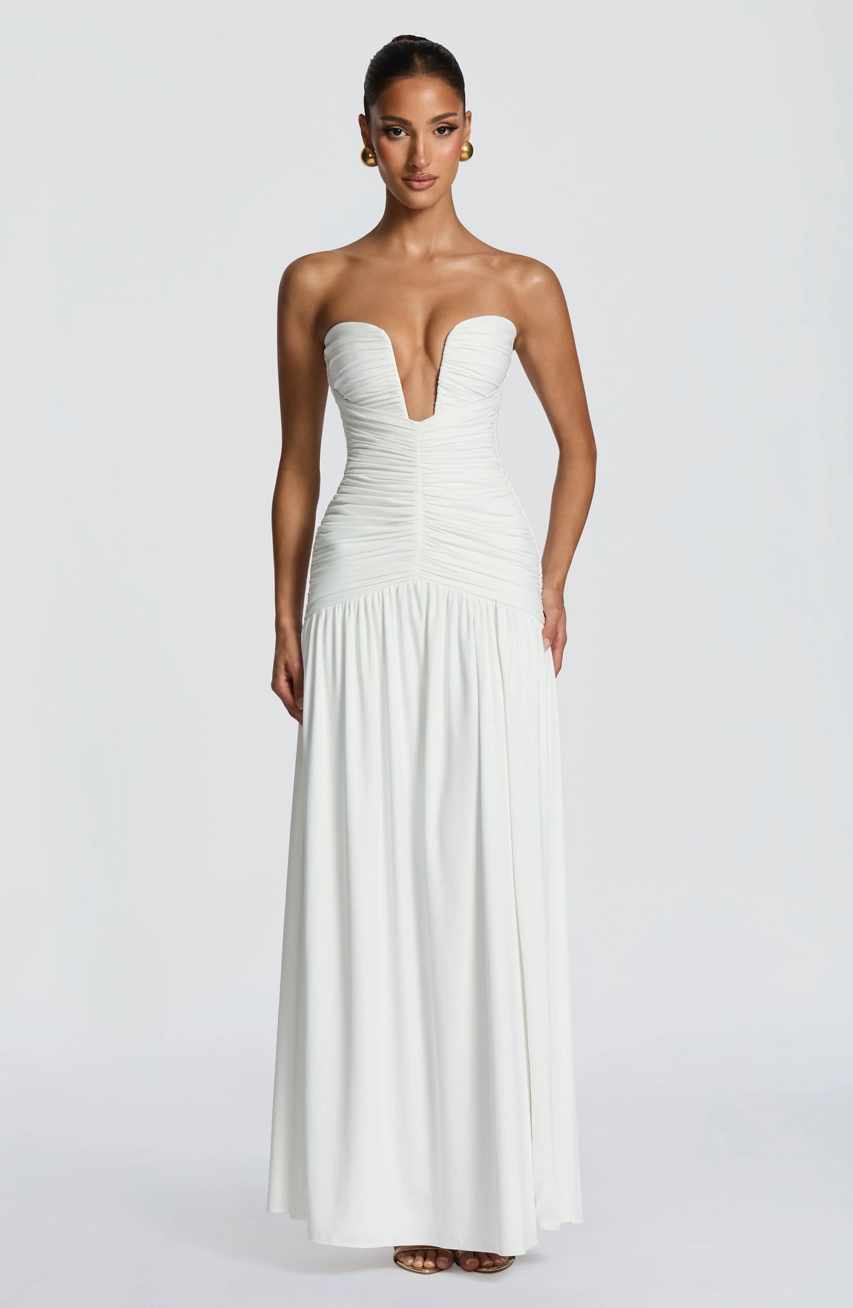 Junia | Vestido largo strapless fruncido con abertura