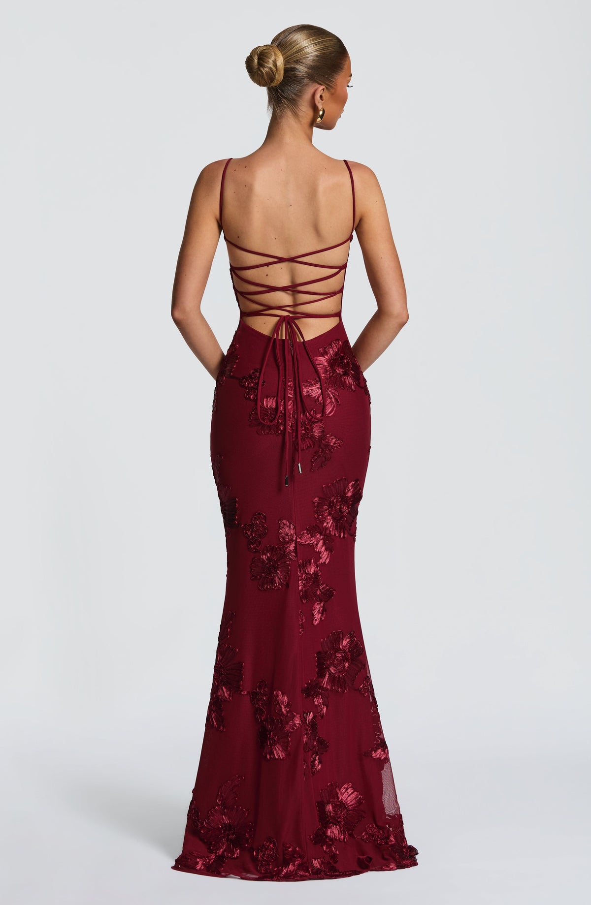 Nancy | Vestido largo de malla floral en vino