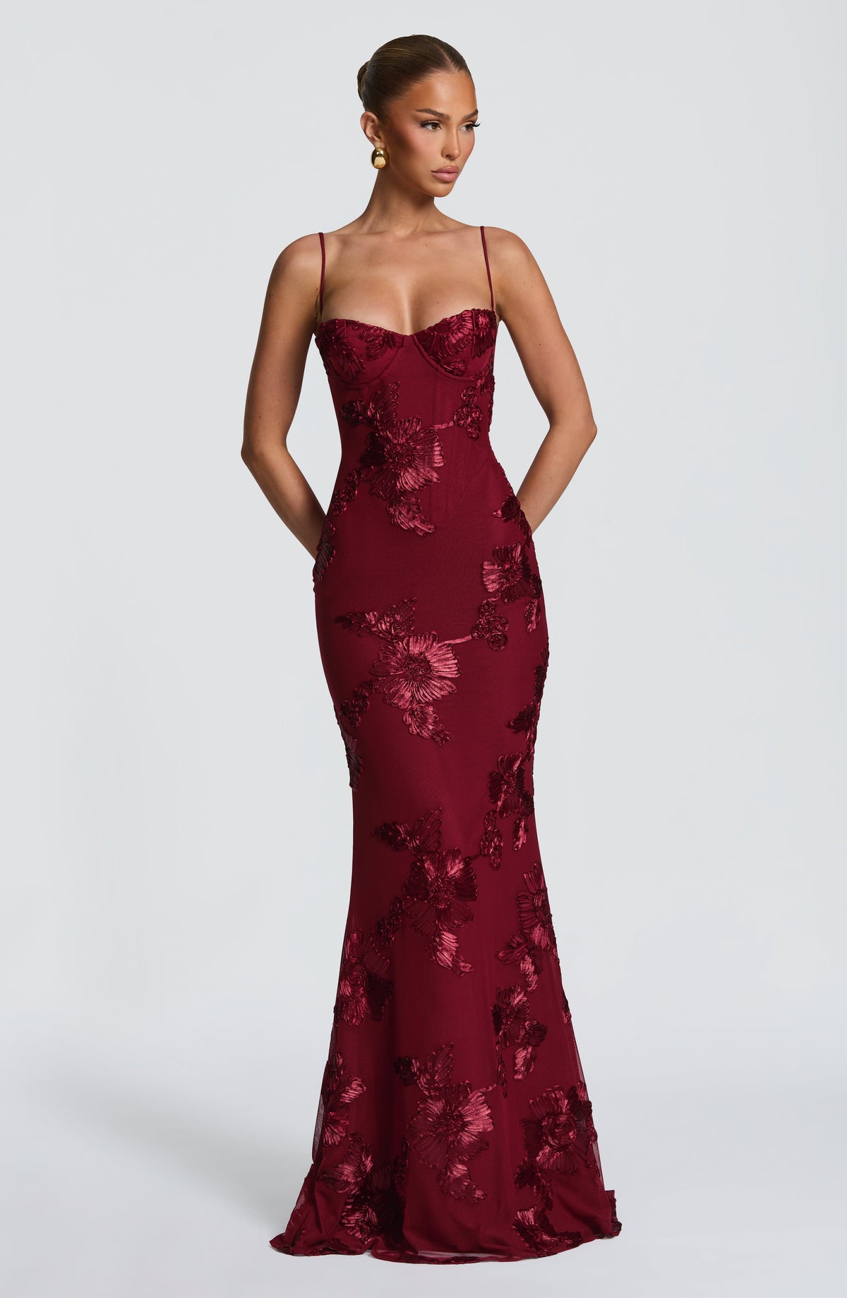 Nancy | Vestido largo de malla floral en vino
