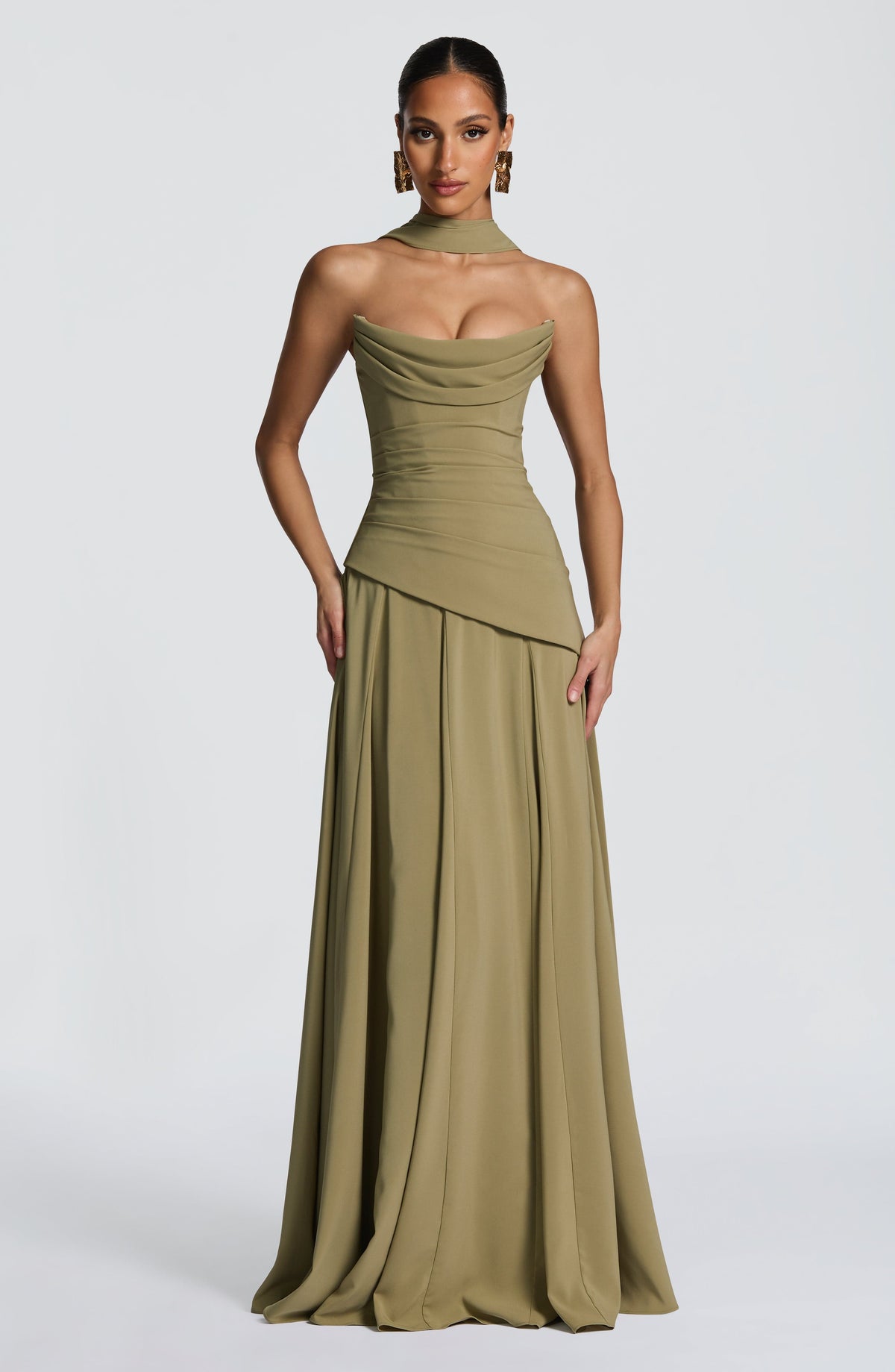 Patricia | Vestido largo de gasa con escote drapeado en verde oliva