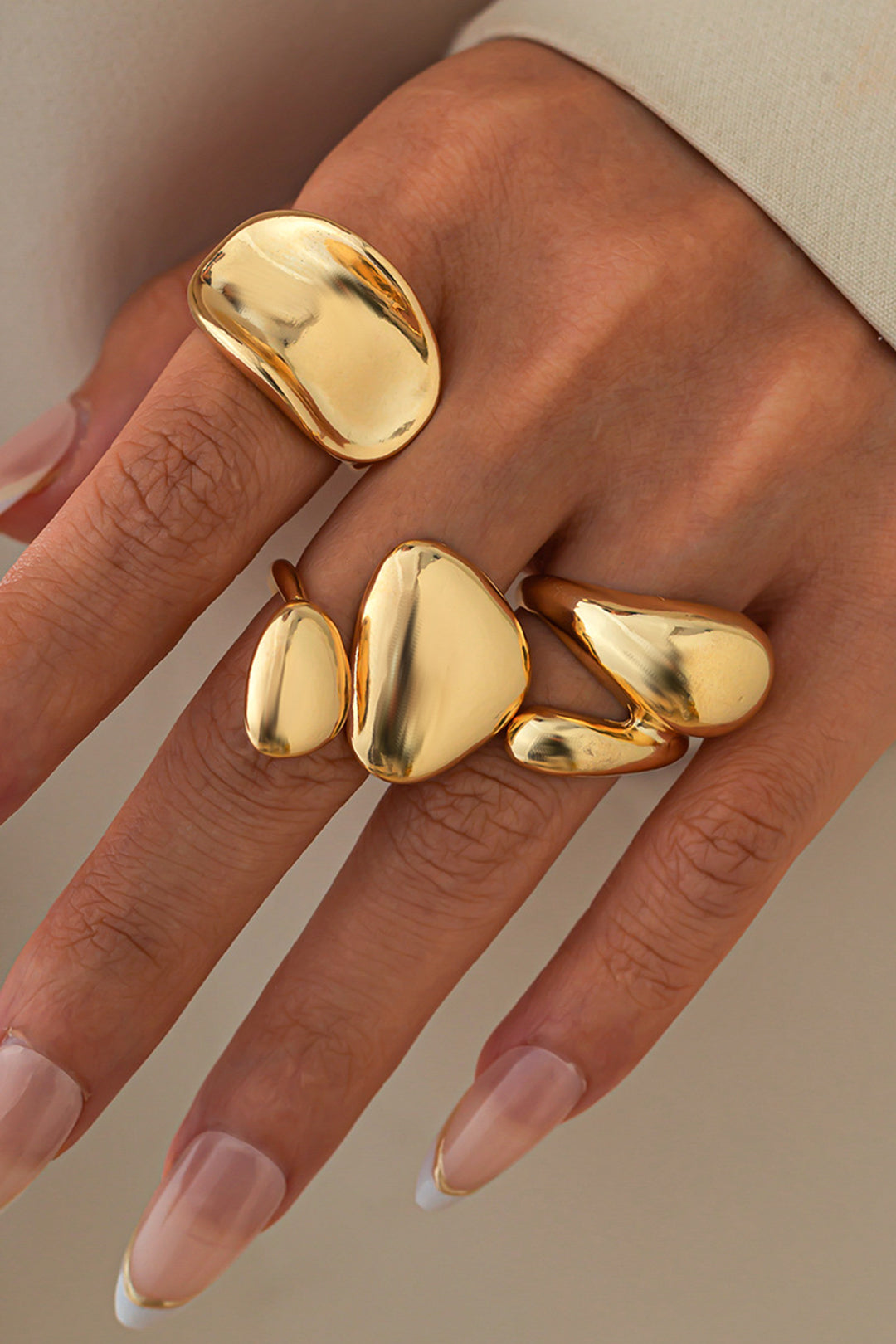 Loreta | Anillos metálicos irregulares