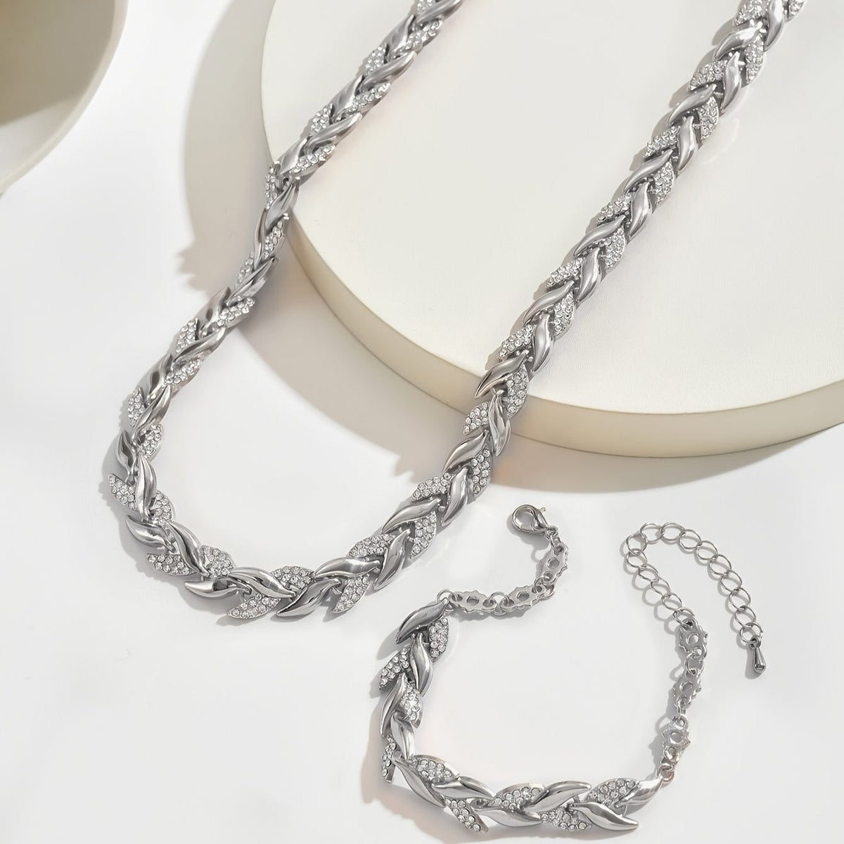 Cayetana | Collar y pulsera de cola de pez hechos a mano