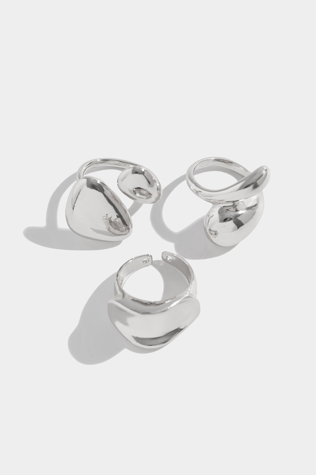 Loreta | Anillos metálicos irregulares