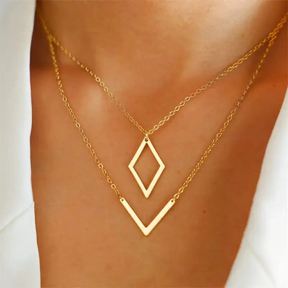 Nadia | Collar elegante con colgante geométrico en forma de v