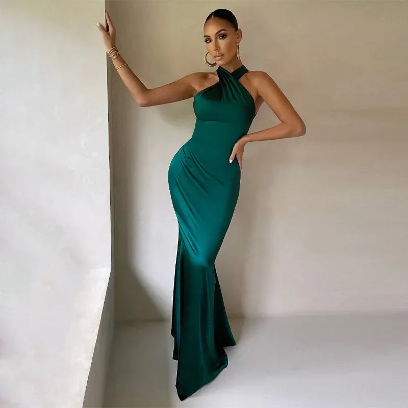 Nayeli | Vestido largo halter con espalda abierta y cola de sirena