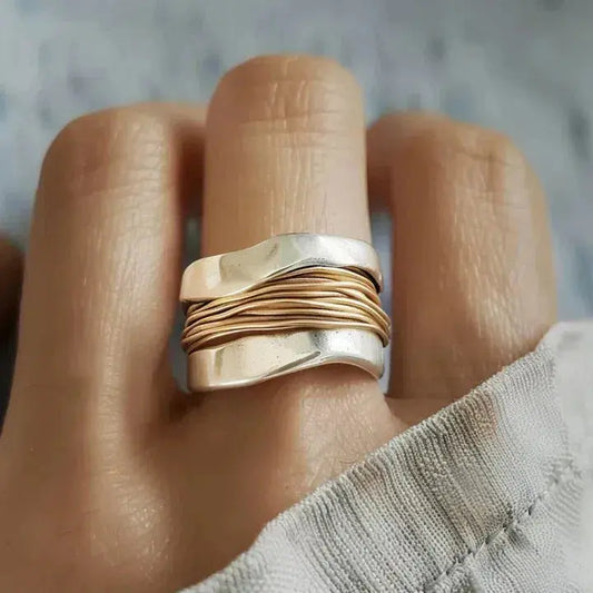 Leonora | Anillo de plata con hilos dorados