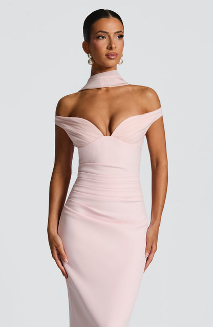 Abigail | Vestido largo de crepé con escote Bardot en rosa