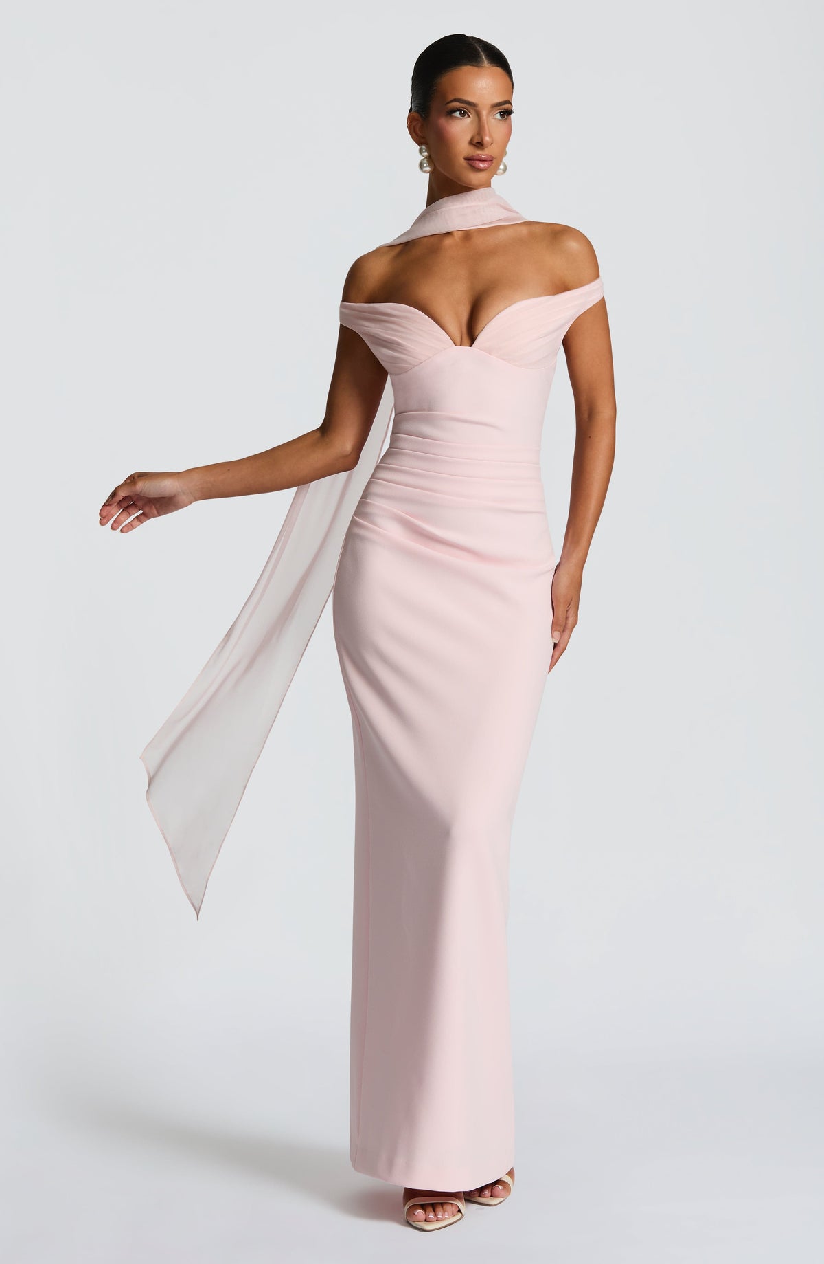Abigail | Vestido largo de crepé con escote Bardot en rosa