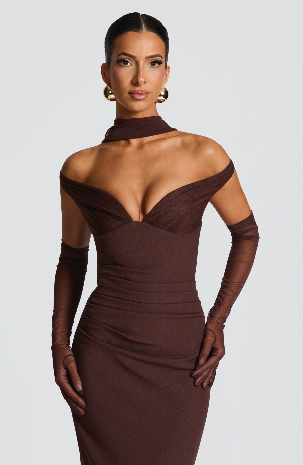 Abigail | Vestido largo de crepé con escote Bardot en vino