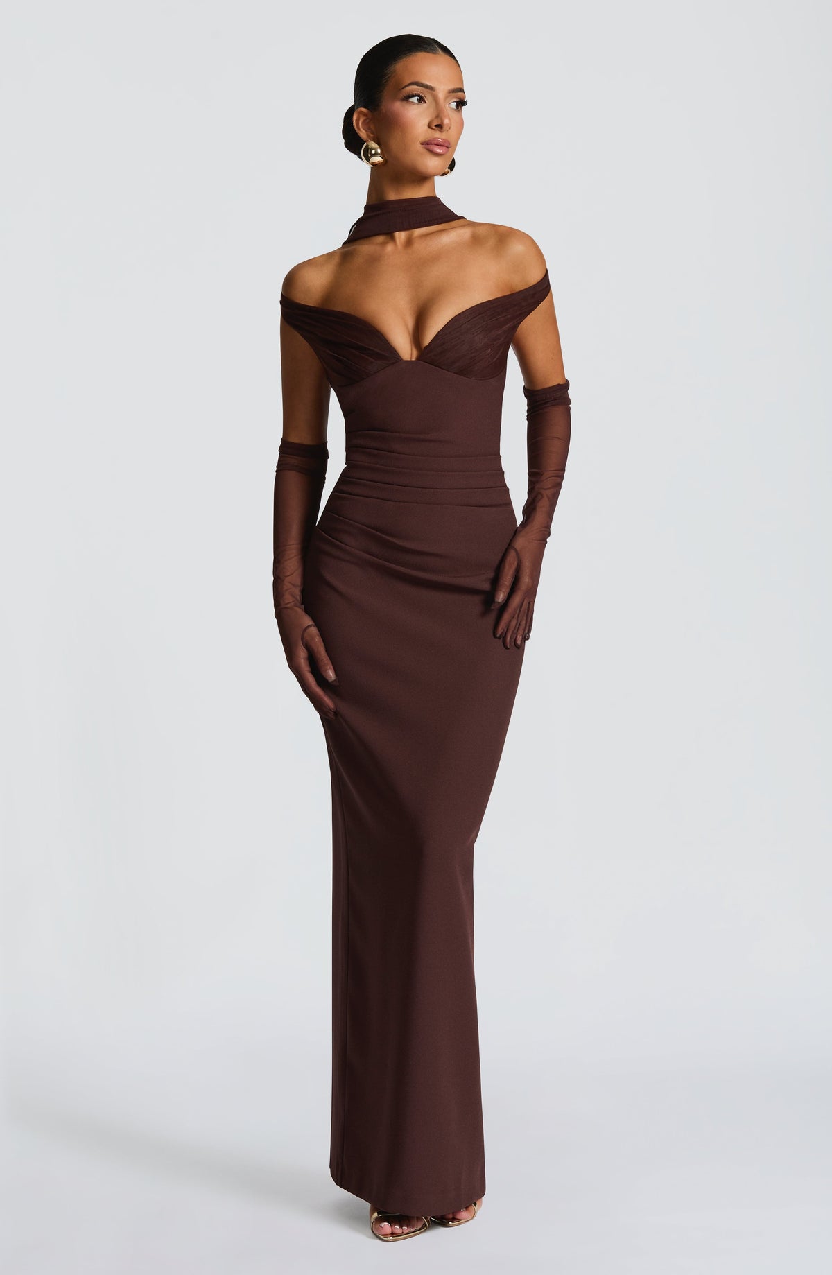 Abigail | Vestido largo de crepé con escote Bardot en vino