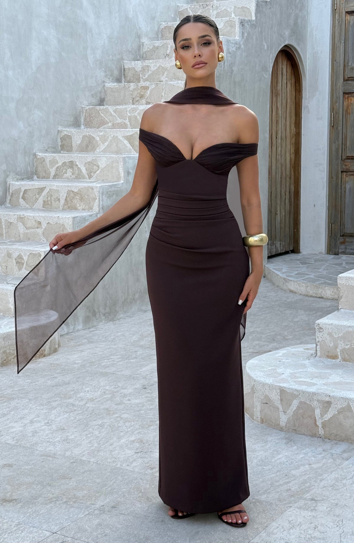 Abigail | Vestido largo de crepé con escote Bardot en vino