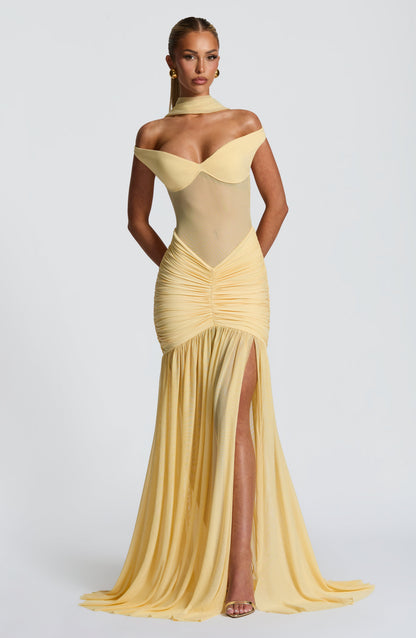 Alaia | Vestido largo de malla con escote Bardot en amarillo
