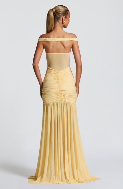 Alaia | Vestido largo de malla con escote Bardot en amarillo