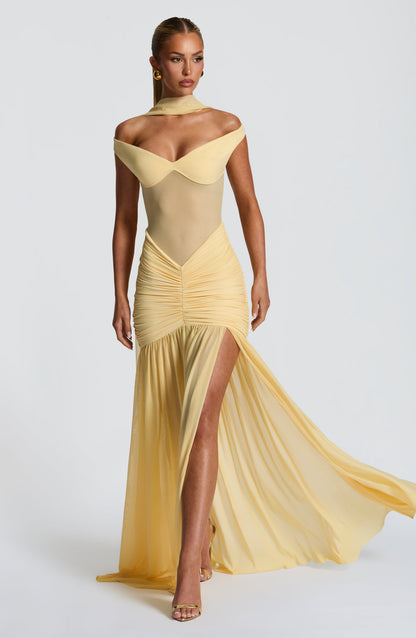 Alaia | Vestido largo de malla con escote Bardot en amarillo