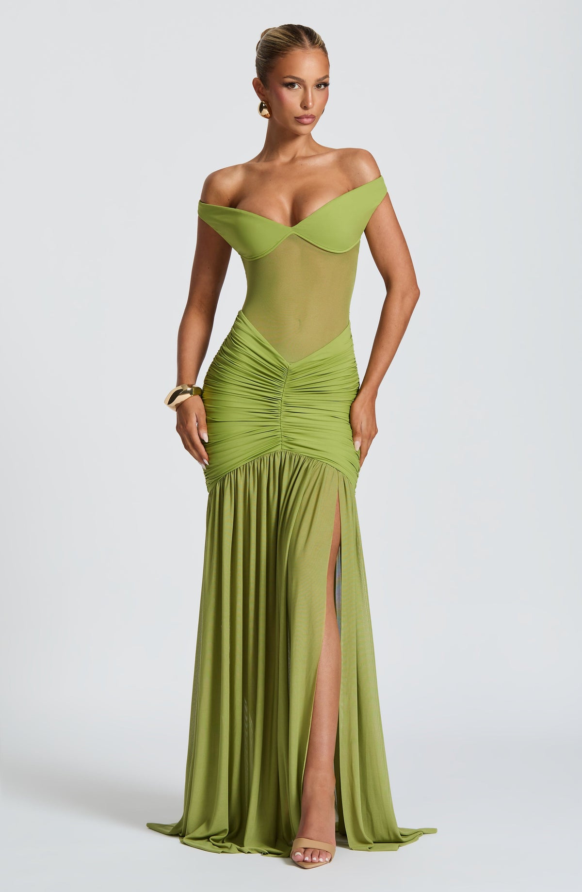 Alaia | Vestido largo de malla con escote Bardot en verde oliva