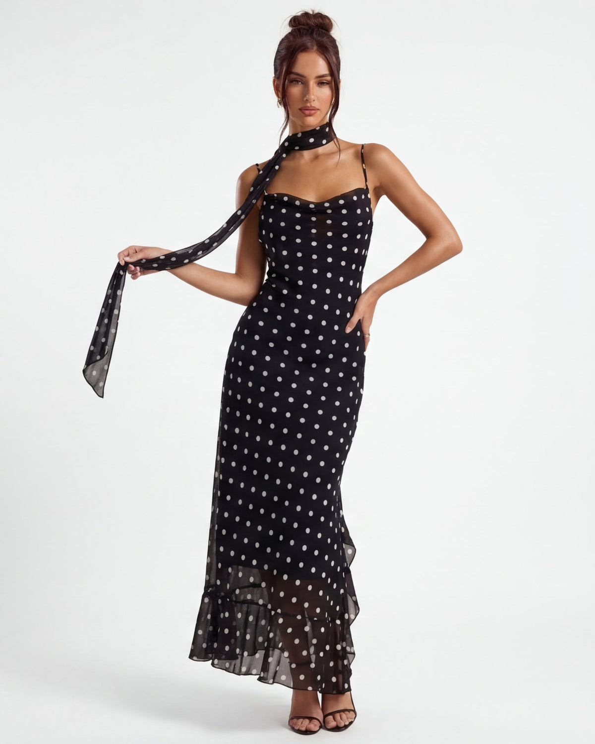Almudena | Vestido largo con lunares negros
