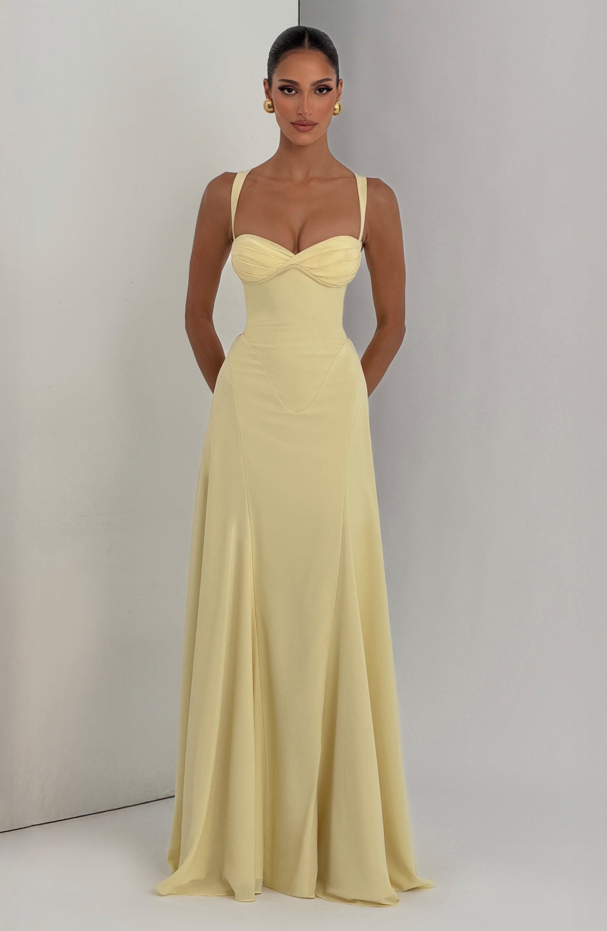 Nefertiti | Vestido largo de gasa con escote corazón