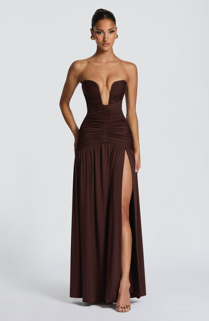 Junia | Vestido largo strapless fruncido con abertura