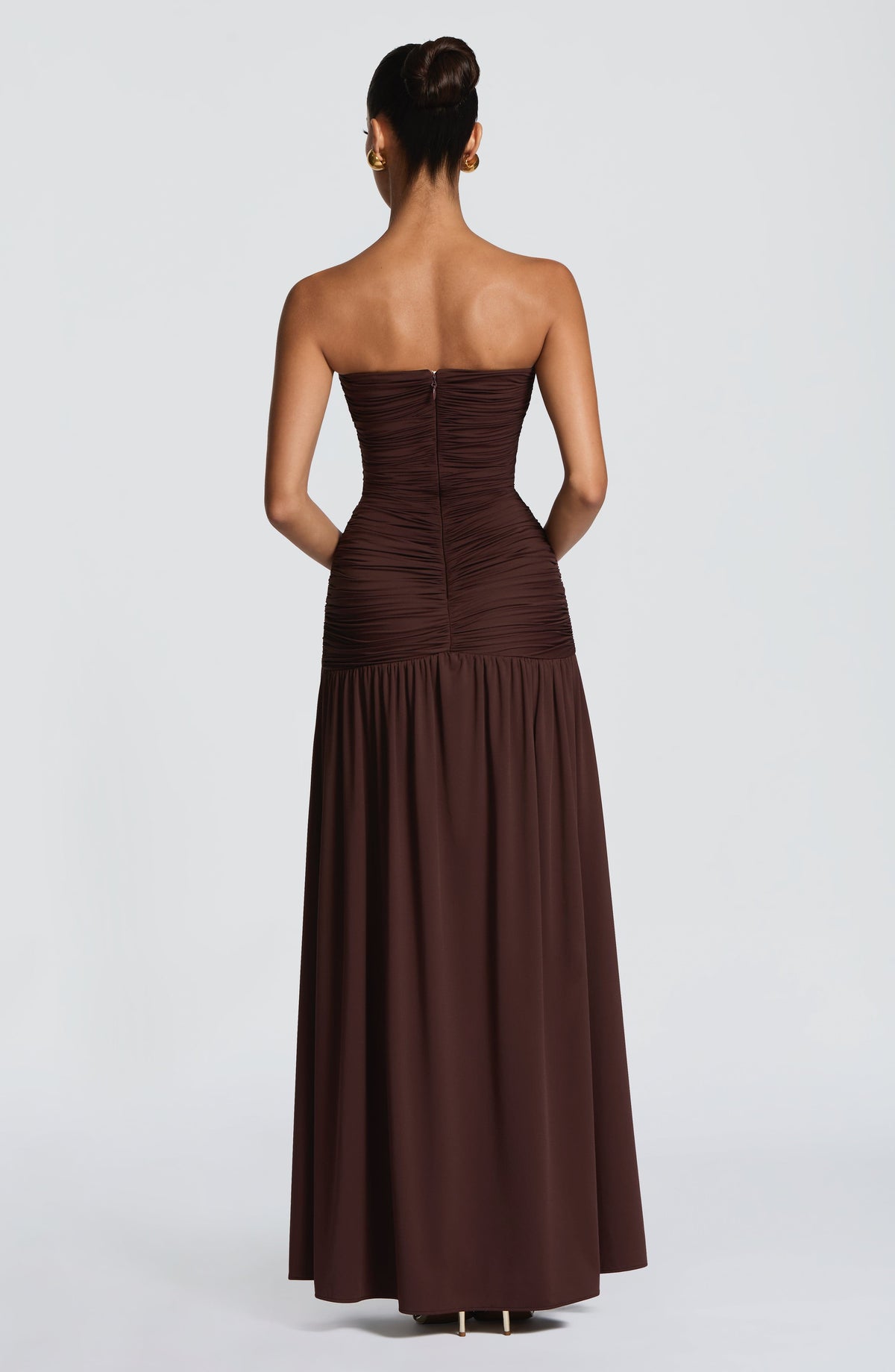 Junia | Vestido largo strapless fruncido con abertura