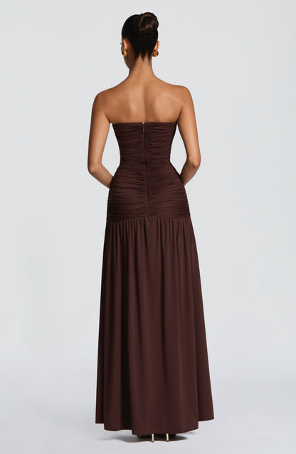 Junia | Vestido largo strapless fruncido con abertura