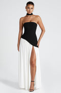 Maliyah | Vestido largo strapless con pañuelo en blanco y negro