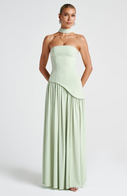 Maliyah | Vestido largo strapless con pañuelo en menta
