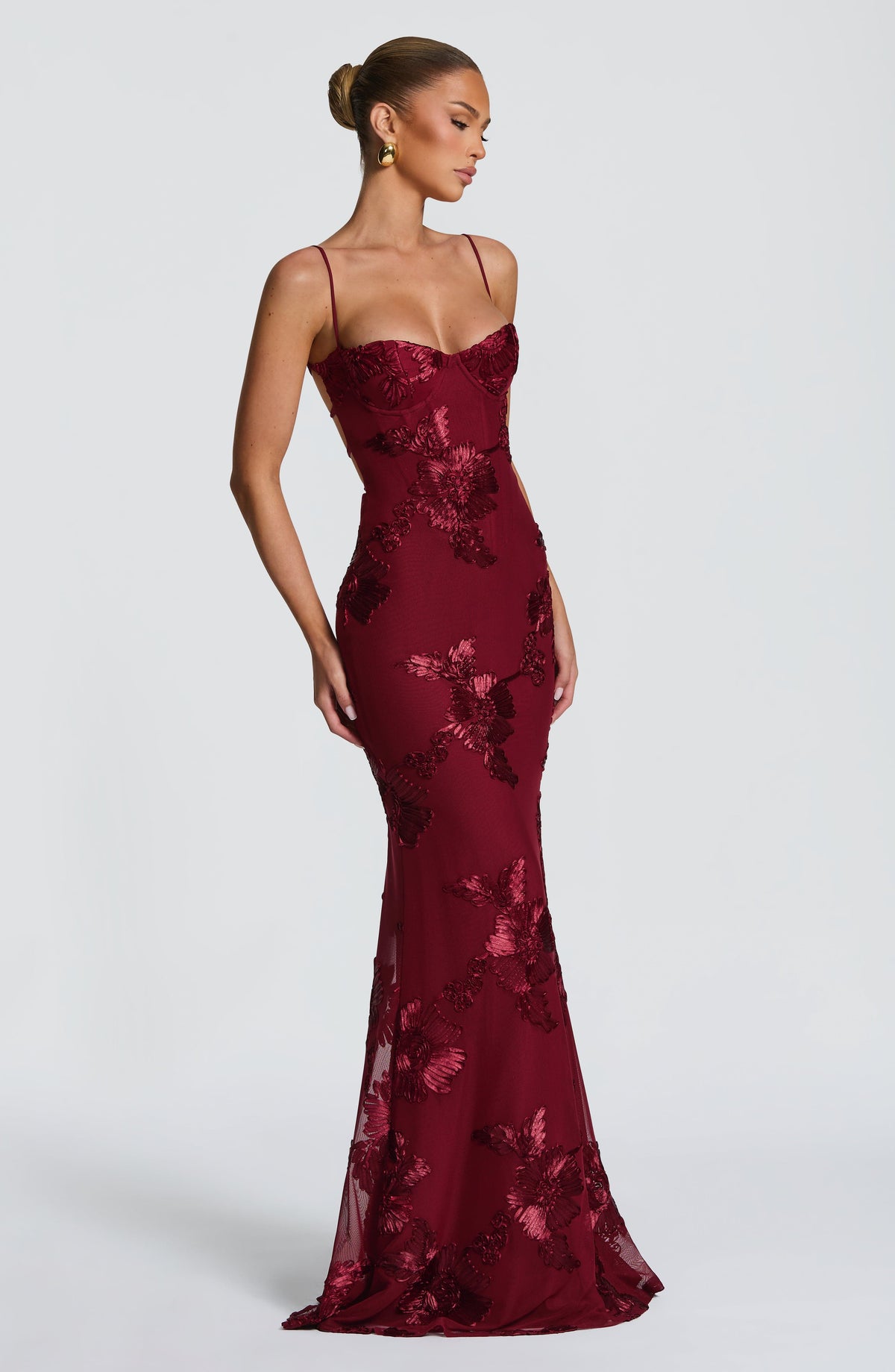 Nancy | Vestido largo de malla floral en vino