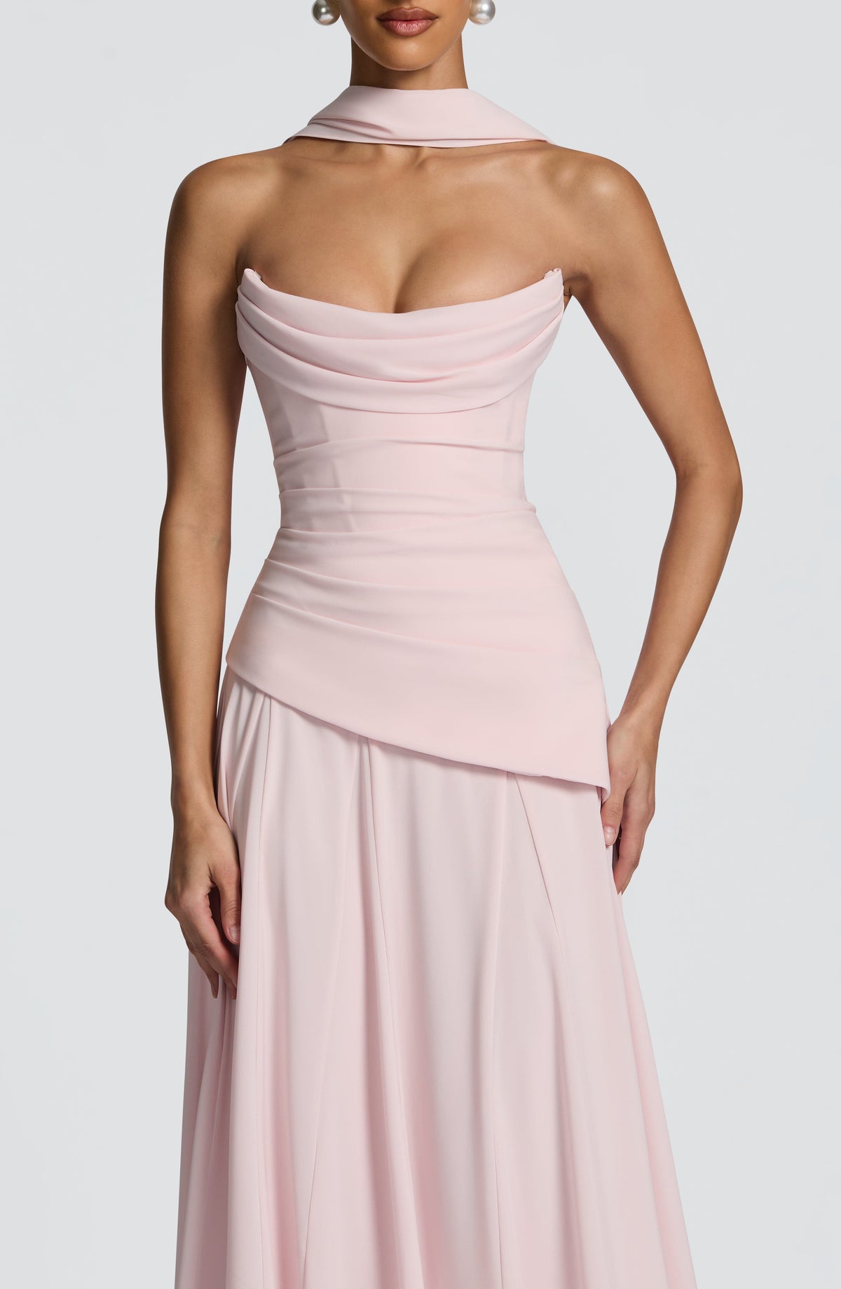 Patricia | Vestido largo de gasa con escote drapeado en rosa