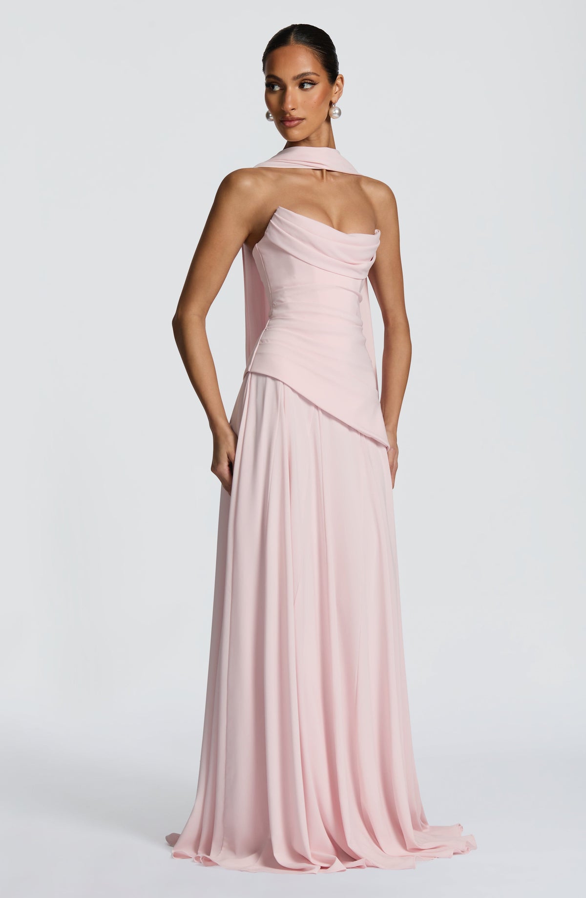 Patricia | Vestido largo de gasa con escote drapeado en rosa