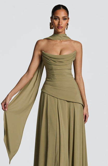 Patricia | Vestido largo de gasa con escote drapeado en verde oliva