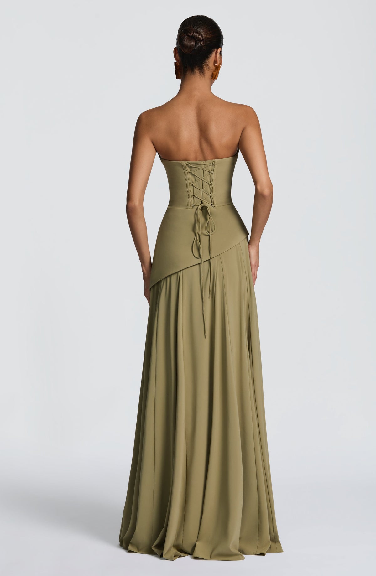 Patricia | Vestido largo de gasa con escote drapeado en verde oliva