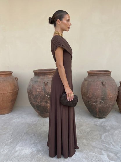 Brenda | Vestido midi de línea limpia