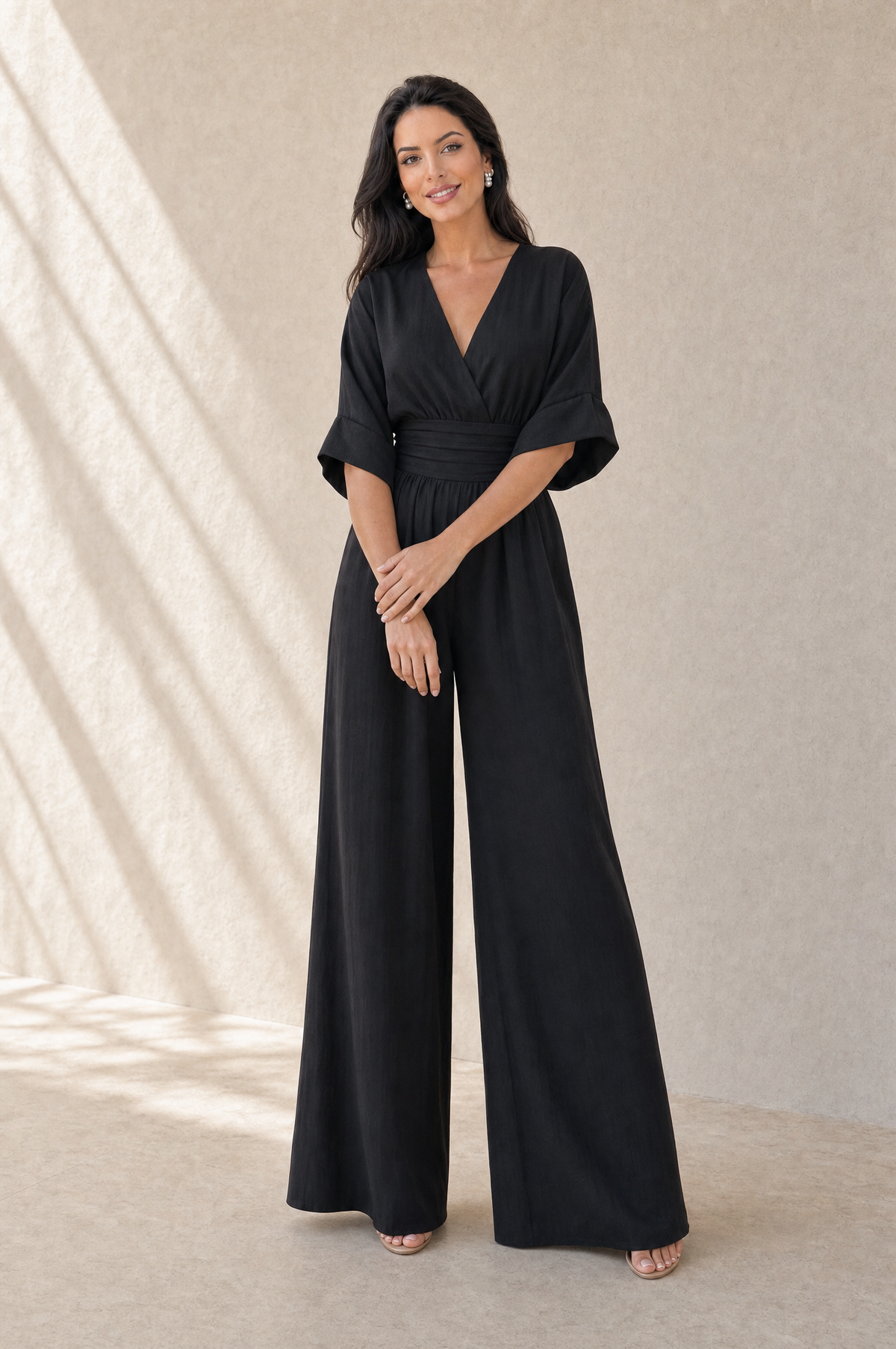 Josefina jumpsuit en negro con modelo Sol Montiel