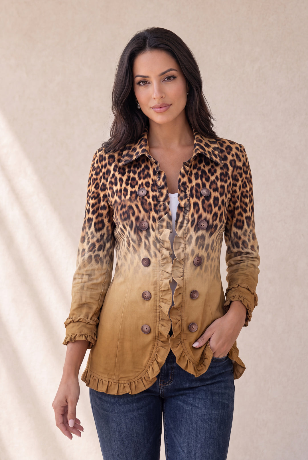 Reyes | Chamarra de leopardo ocre con volantes